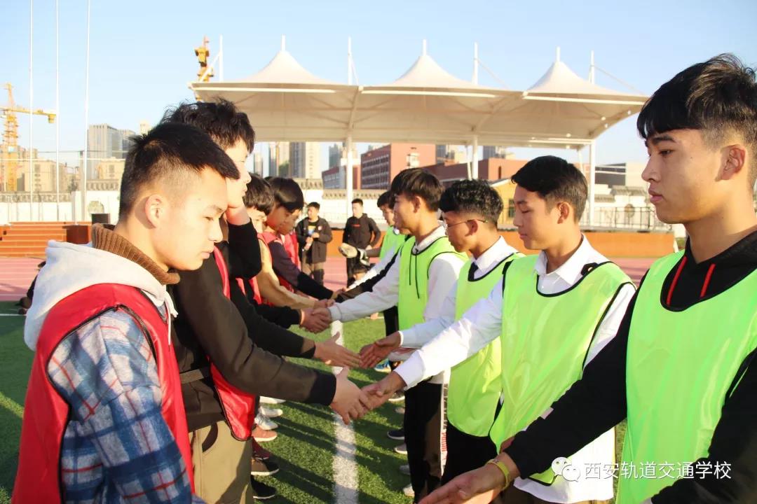 西轨足球友谊赛 | 绿茵场上的少年，愿你一直奔跑