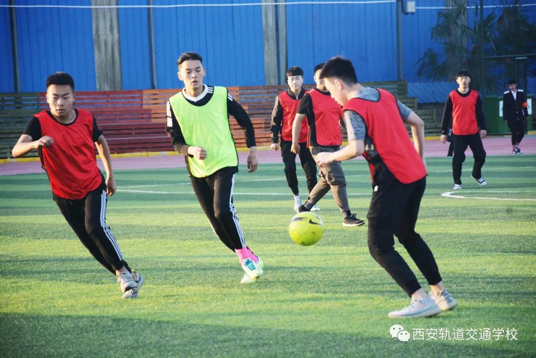 西轨足球友谊赛 | 绿茵场上的少年，愿你一直奔跑