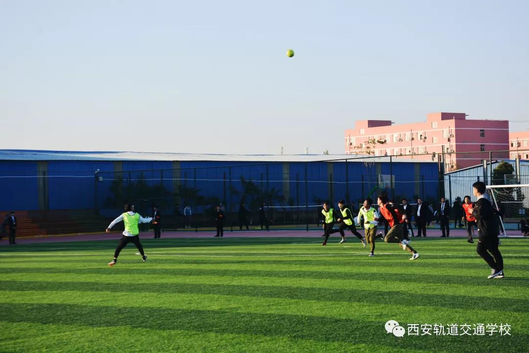 西轨足球友谊赛 | 绿茵场上的少年，愿你一直奔跑