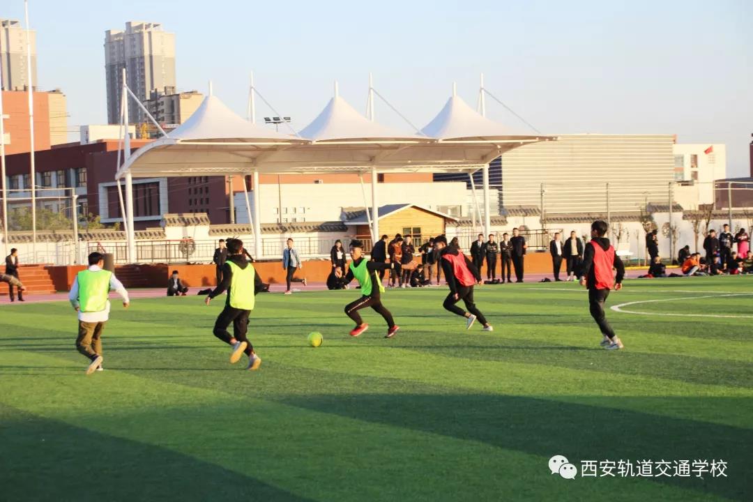 西轨足球友谊赛 | 绿茵场上的少年，愿你一直奔跑